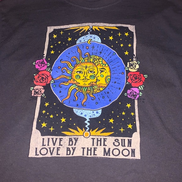 Grey crop tshirt, sun/moon logo, size m - Picture 2 of 2